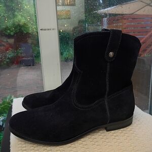 Bass  Black Women  Suede Boots Size 8.5.New